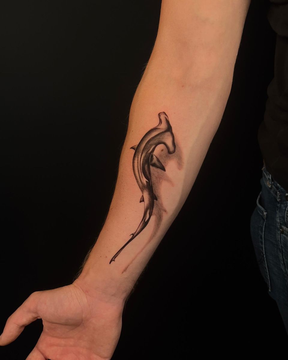 Großer Hammerhai 🦈 Hat richtig Spaß gemacht mit @hendrik_lueke :) Danke, dass ich dir dein erstes Tattoo stechen durfte 