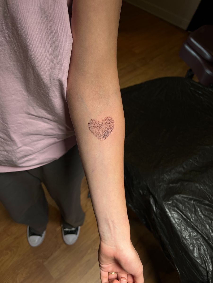 Fineline 🫶 - Ich werde oft gefragt: „Bene, machst du eigentlich auch noch kleinere Tattoos?“ Die Antwort ist: Ja klar!  