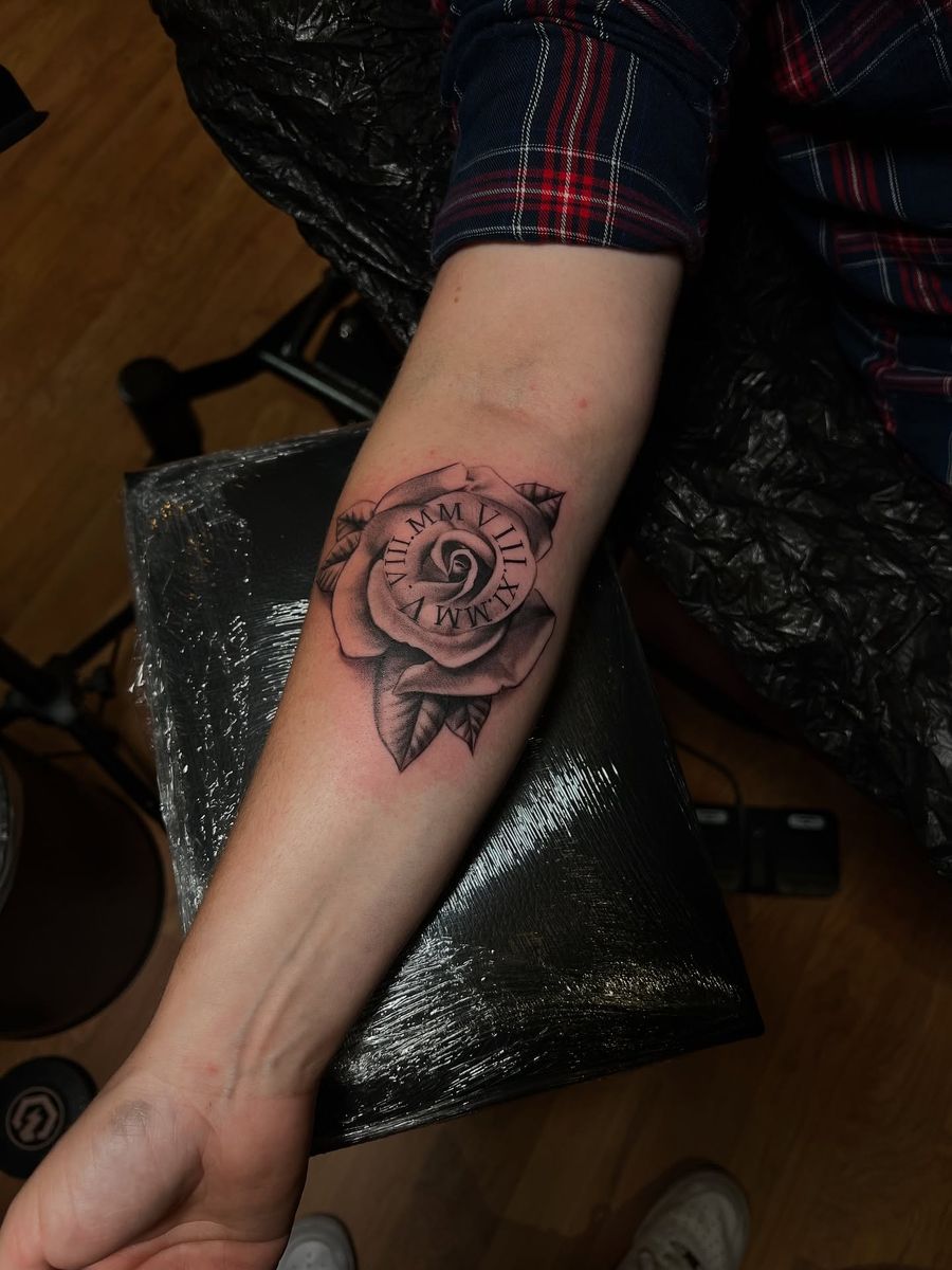🌹Eine Rose, gestochen für die Ewigkeit.  #rosetattoo #tattoopaderborn #tattoo #jennybstattoo #tattoos