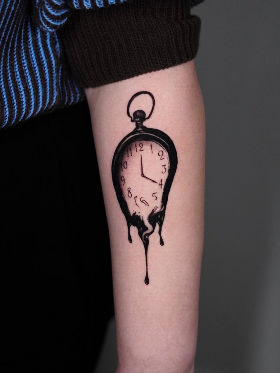 Wenn die Zeit schmilzt . . . . . . . #tattoodüsseldorf #düsseldorf #tattoonrw #tattooessen #essen