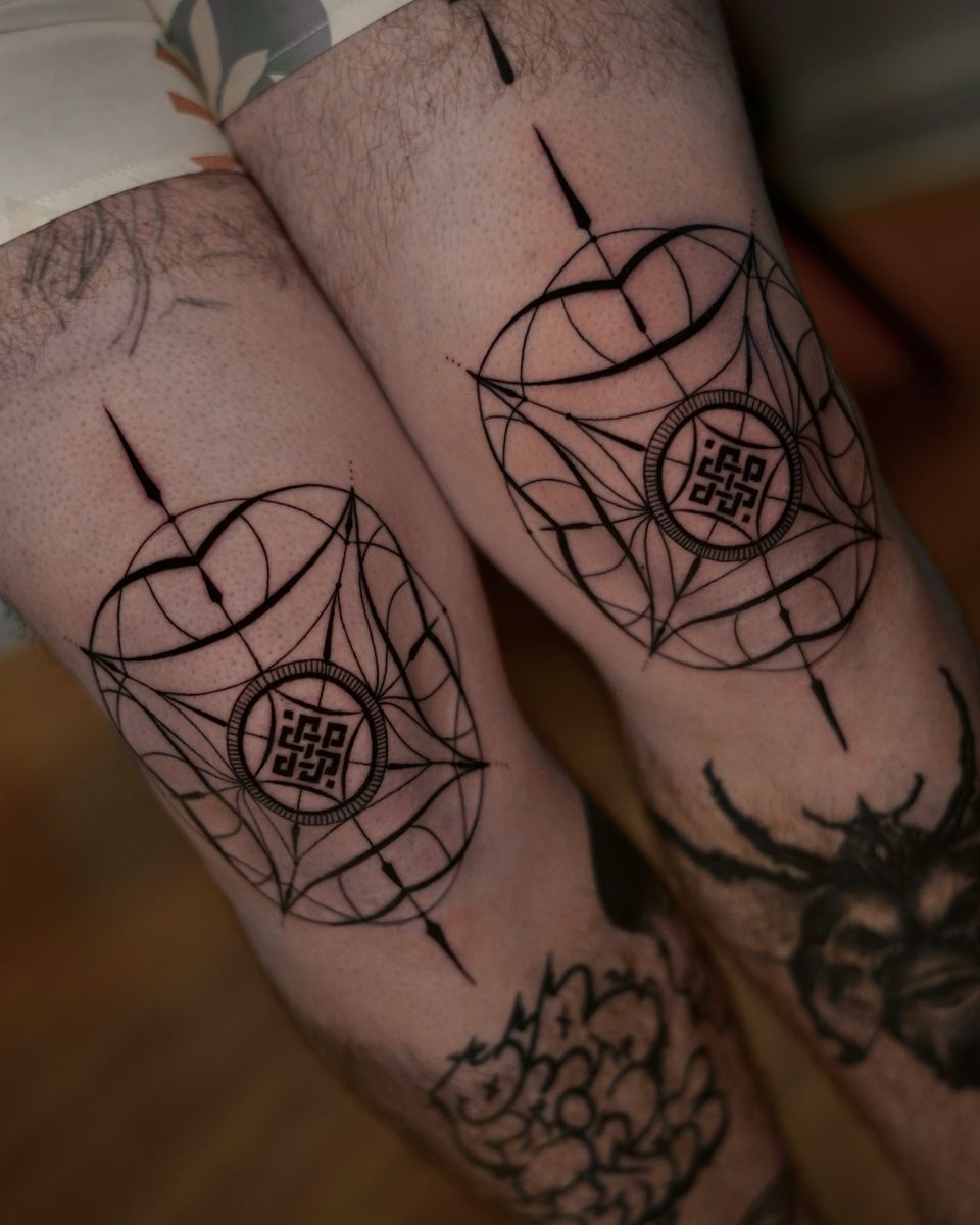 This is what pain looks like❤️‍🔥  Crazy linework for my friend @tattoosbybene   Done at @jennybs.tattoo  Let me create a