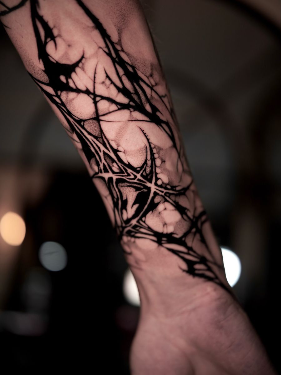 Chaotic gap filler 🖤 #abstracttattoo #cybersigilism #tattoogermany
