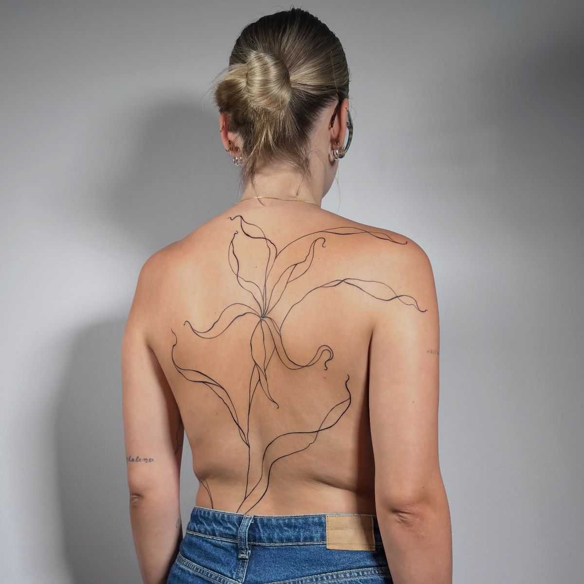 FREEHAND ABSTRACT LINES- it was a fun one. DM for consultation   ___________________________________________  #linetatto